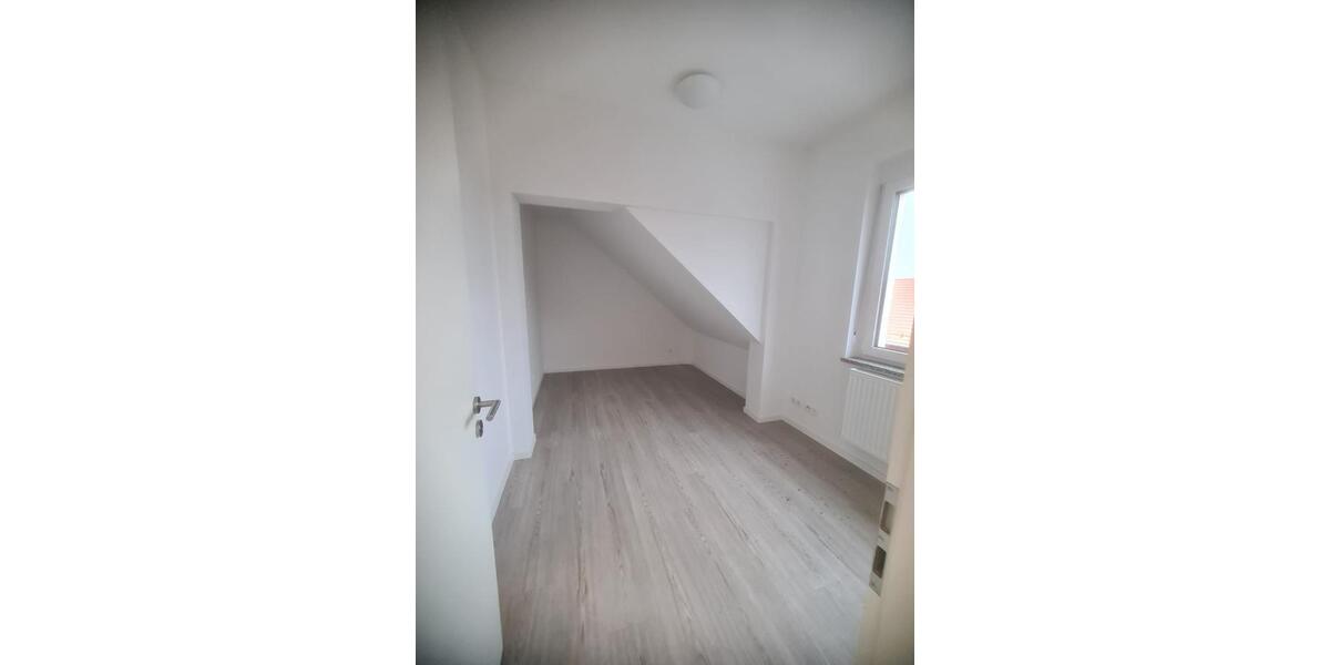 Dachgeschoßwohnung Weiden in der Oberpfalz - 3 Zimmer, 95 m&sup2;, 1.350&euro; | Angebot:24781194