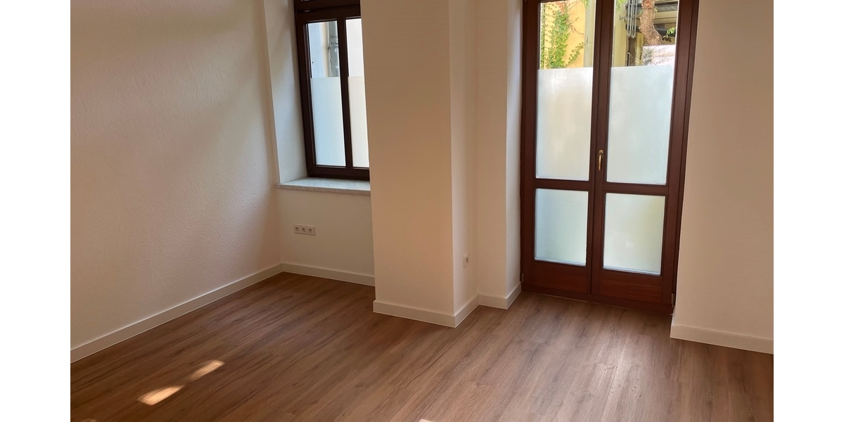 Pieschen: 2-Zimmer-Wohnung mit neuem Design-Vinylbodenbelag und Terrasse - Etagenwohnung Dresden Pieschen-Süd | Angebot:25499958