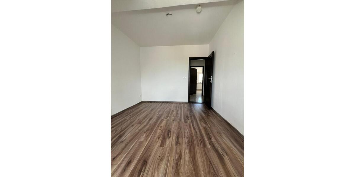 Dachgeschoßwohnung Leuna - 4 Zimmer, 90 m&sup2;, 720&euro; | Angebot:25054921