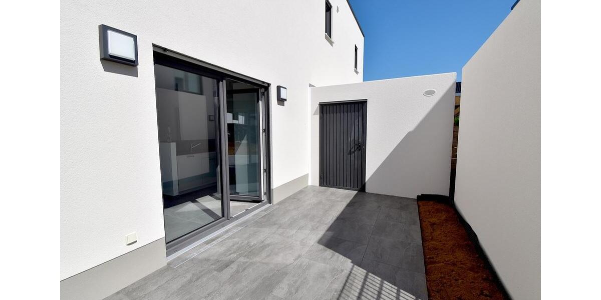 Neuwertig! Energieeffiziente 143m² Doppelhaushälfte mit Garten, Einbauküche und Garage in Straßfeld 5 zimmer