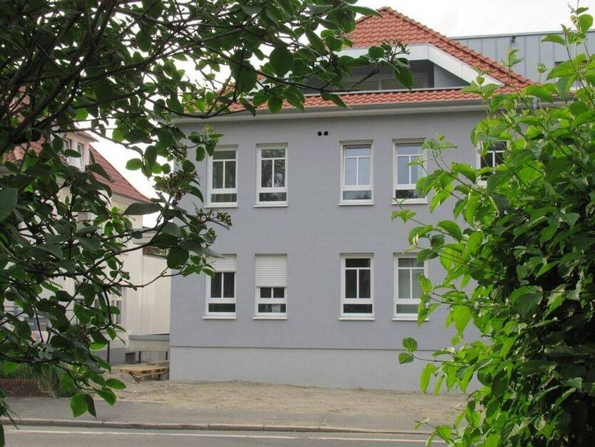 Neubau-Erstbezug! Exklusive 3-Zi.-Erdgeschoßwohnung m. schöner Balkonterrasse