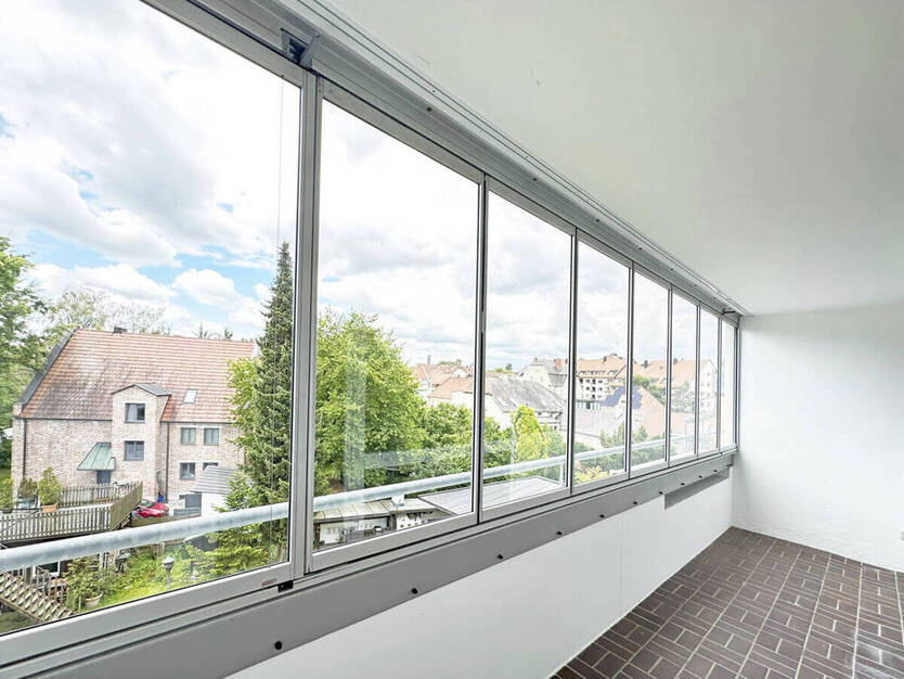 Frisch saniertes Wohnjuwel mit Loggia: Zentrale 2-Zimmer-Wohnung zur Miete im Klötzlmüllerviertel