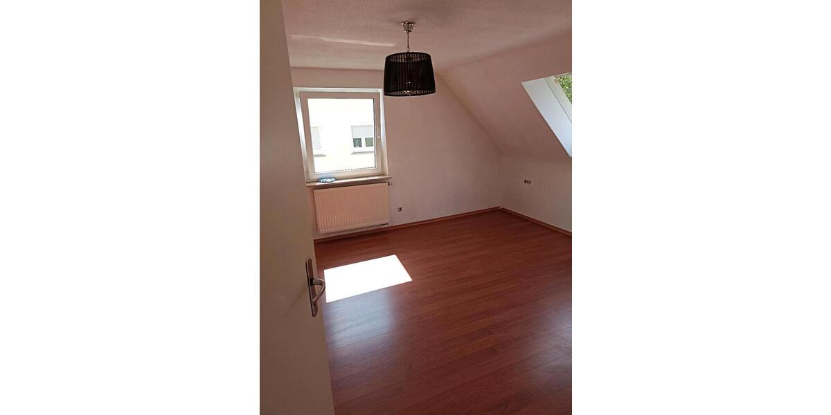 Dachgeschoßwohnung Crailsheim - 3 Zimmer, 78 m&sup2;, 1.000&euro; | Angebot:26041980