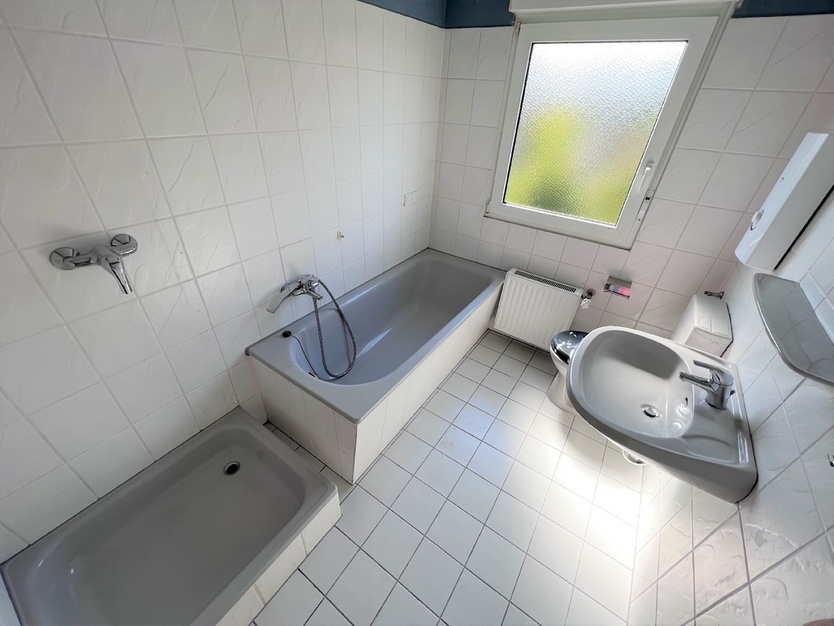 Helle Dachgeschoßwohnung * Balkon *Stellplatz