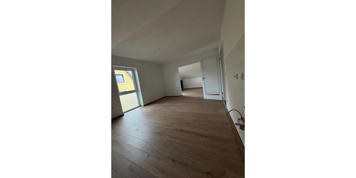 Dachgeschoßwohnung Kümmersbruck - 2.5 Zimmer, 56 m&sup2;, 650&euro; | Angebot:26602900