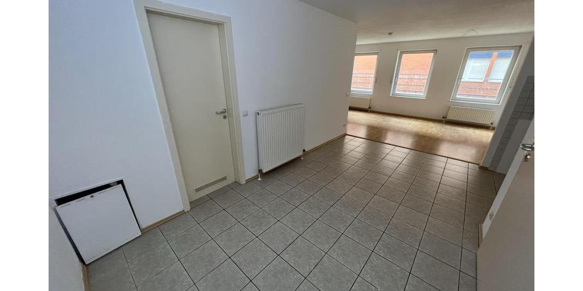 Große 1 Raum-HP-Whg. unweit der Geraer Innenstadt. Nahe dem Südbahnhof und den Arcarden. - Etagenwohnung Gera Ostviertel | Angebot:26844111