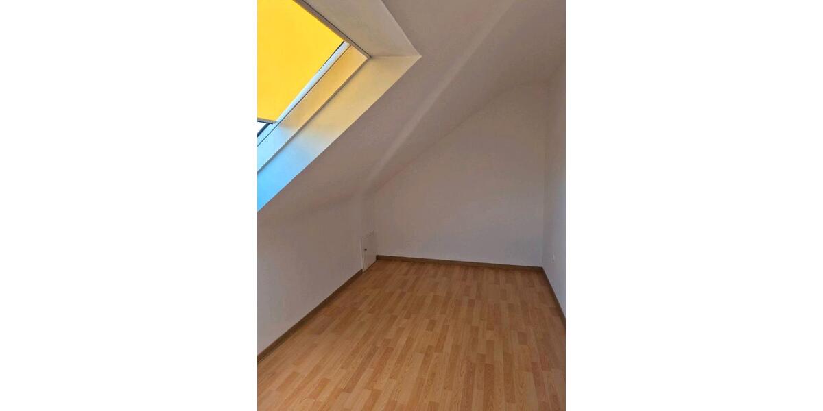 Dachgeschoßwohnung Saarbrücken West - 3 Zimmer, 50 m&sup2;, 380&euro; | Angebot:26573106