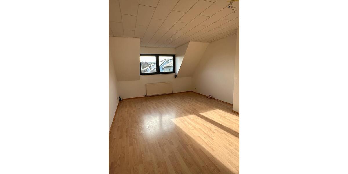 Etagenwohnung Uersfeld - 3 Zimmer, 85 m&sup2;, 950&euro; | Angebot:23764631
