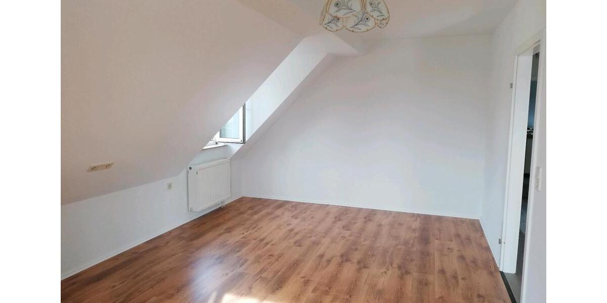 Dachgeschoßwohnung Ilshofen - 3.5 Zimmer, 79 m&sup2;, 780&euro; | Angebot:26702473