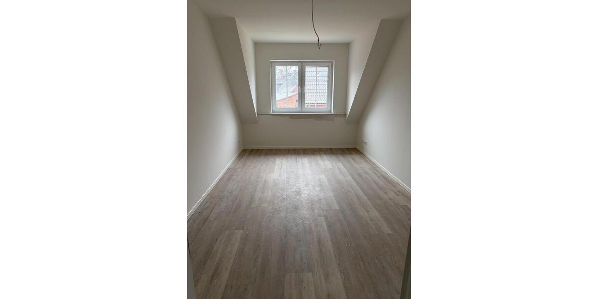 Dachgeschoßwohnung Brackel - 4 Zimmer, 95 m&sup2;, 1.470&euro; | Angebot:23766383