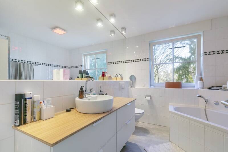 WOHNTRAUM IN KÖLN-MARIENBURG: Großzügige, moderne Wohnung mit Sonnenterrasse