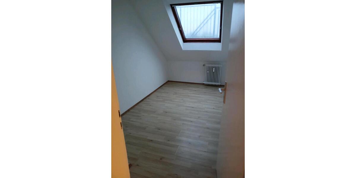Dachgeschoßwohnung Aldenhoven - 4 Zimmer, 98 m&sup2;, 784&euro; | Angebot:24654478
