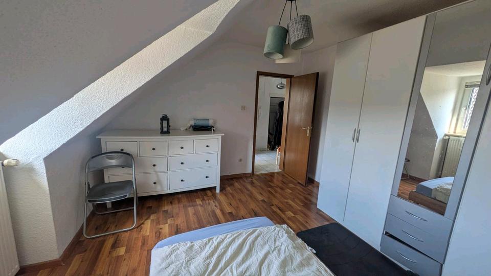 Dachgeschoßwohnung Essen Huttrop - 2 Zimmer, 54 m&sup2;, 465&euro; | Angebot:25439073