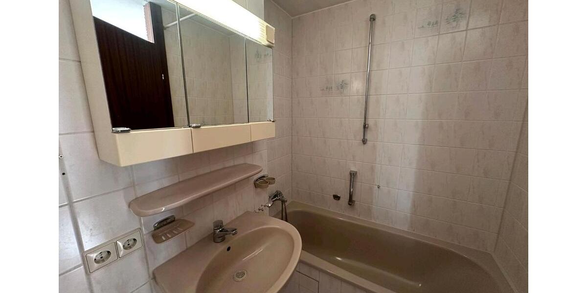 Etagenwohnung Sindelfingen Eichholz - 3 Zimmer, 80 m&sup2;, 1.050&euro; | Angebot:26504448