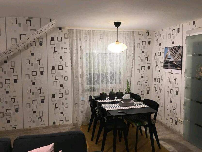 Helle Dachgeschoßwohnung in Stuttgart-Zazenhausen – mit Einbaukü