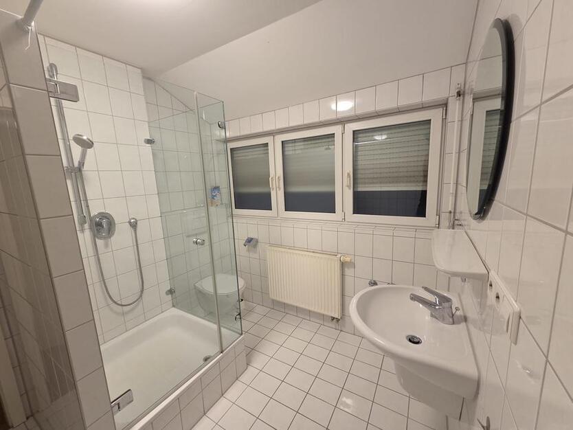 Zimmer mit Wlan, Teilung von Küche und DuscheWC, Waschmaschine, Garten und Terrasse 1 zimmer