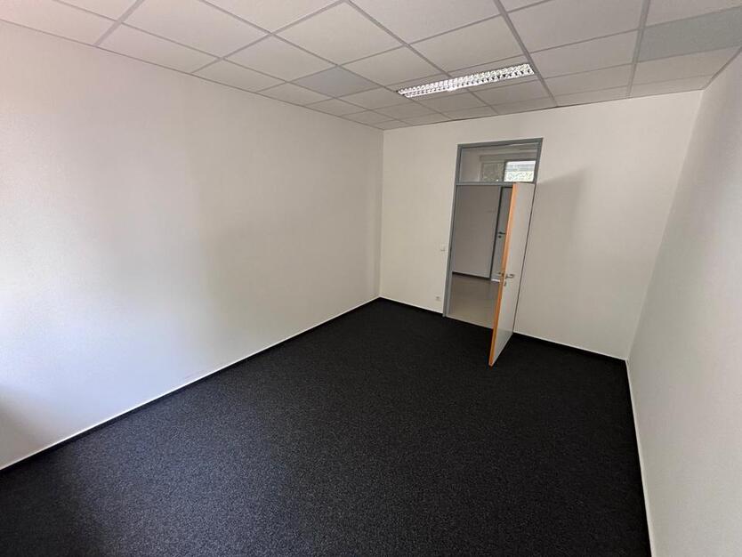 17m² Büro mit Parkplatz, Kantine, Glasfaser in Magdeburg