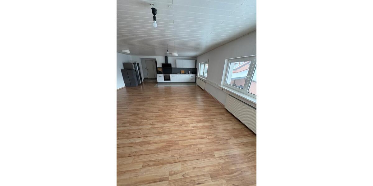 Gewerbehalle + 2 Wohnungen zimmer