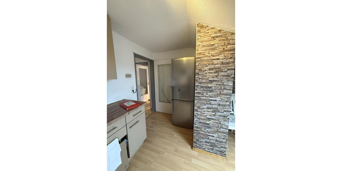 Helle 3 Zi. DG Wohnung mit Dachterrasse in ruhiger Lage 3 zimmer