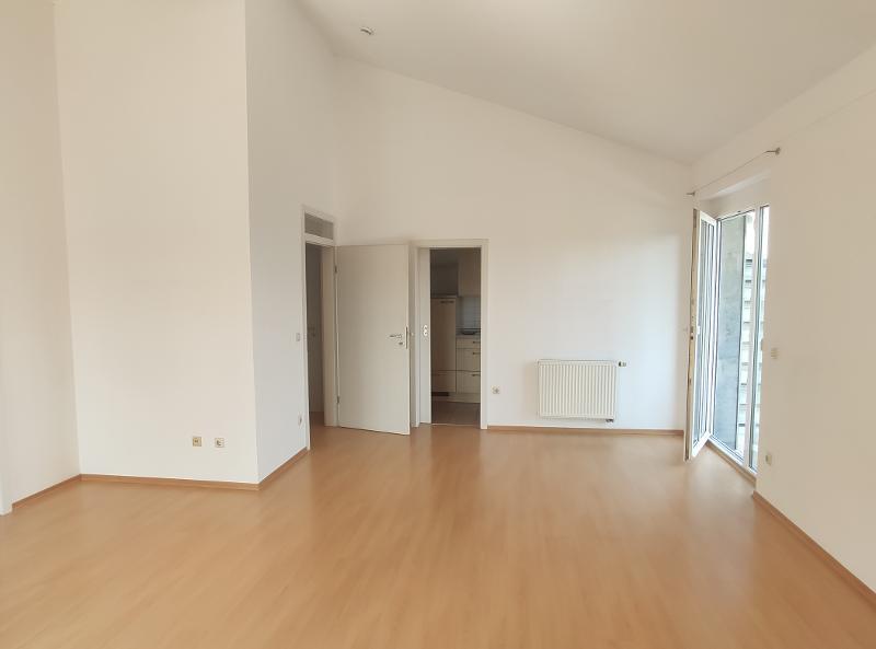 2 Zi. Wohnung mit LOGGIA und BALKON in Höchstadt SÜD