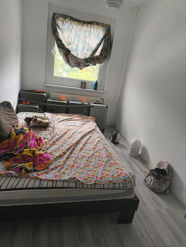 Three sharing apartment for sublet from 28082025-15102025