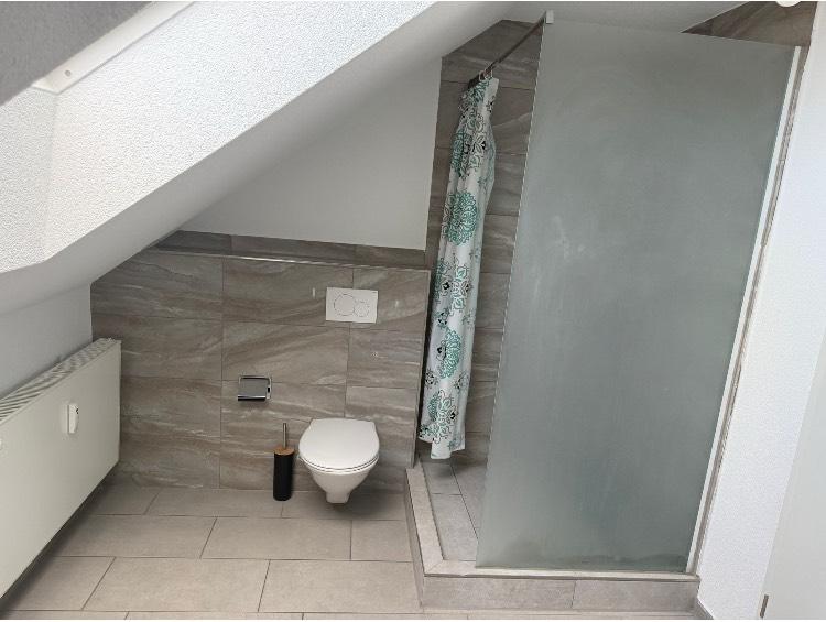 Dachgeschoßwohnung Mengen - 4 Zimmer, 100 m&sup2;, 1.170&euro; | Angebot:26495338