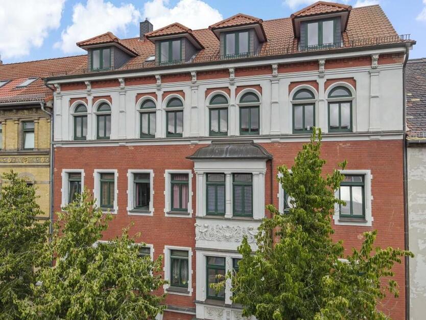 Dachgeschosstraum mit Eckbadewanne!