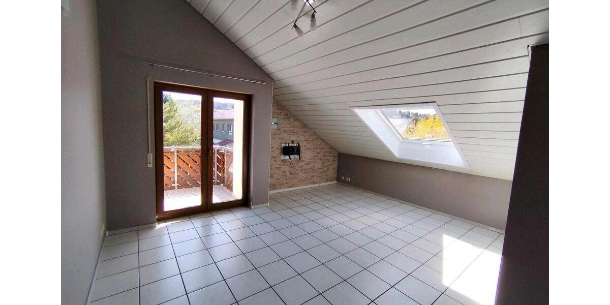 Dachgeschoßwohnung Neuenbürg - 2.5 Zimmer, 68 m&sup2;, 990&euro; | Angebot:26050721