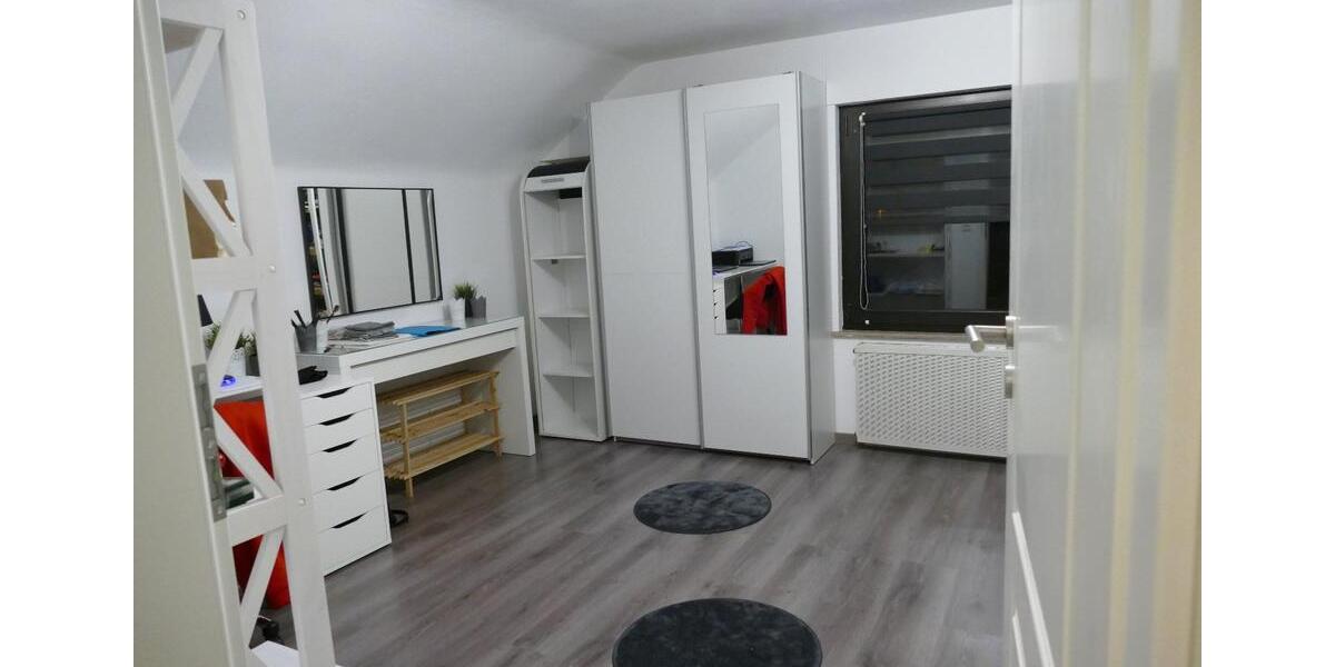 Dachgeschoßwohnung Gückingen - 3.5 Zimmer, 85 m&sup2;, 600&euro; | Angebot:25883292