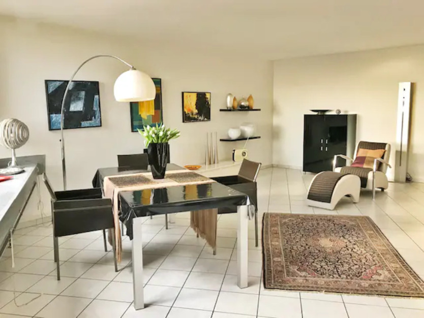 Möblierte Wohnung nahe Uni (befristet, max. 12 Monate, ab 1.8)