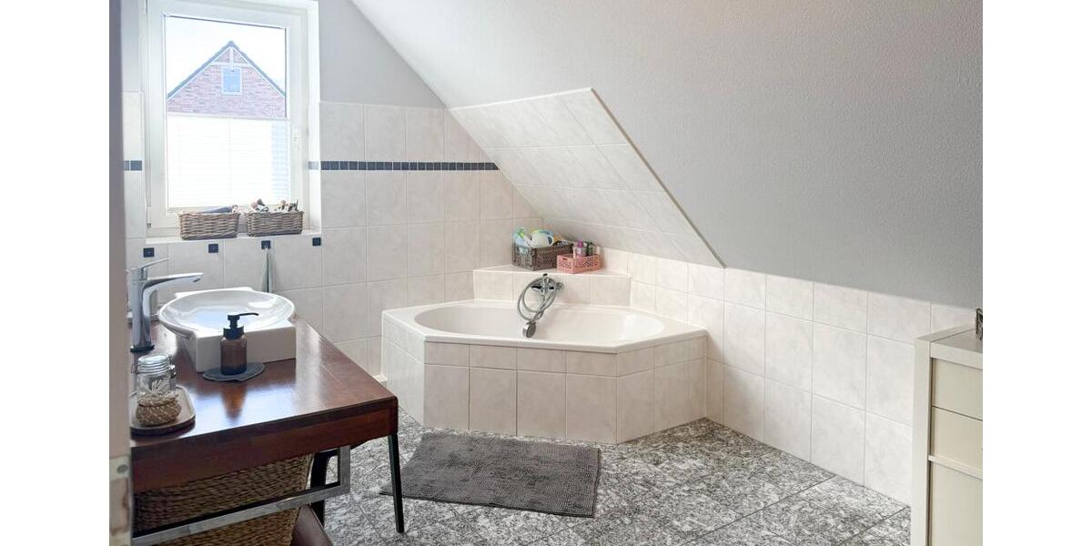 Einfamilienhaus Molfsee - 8 Zimmer, 250 m&sup2;, 3.300&euro; | Angebot:26490111