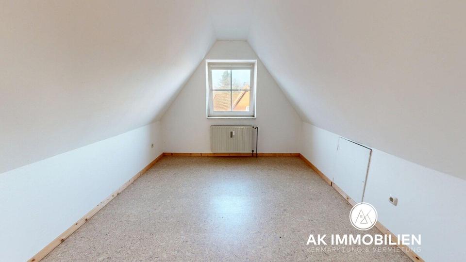 Reserviert - Dachgeschosswohnung mit Balkon in zentraler Innenstadtlage von Hessisch Oldendorf 2 zimmer