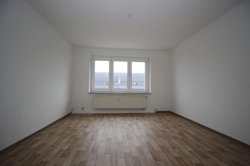 1 Monat mietfrei!! **Neu renovierte 4-Zimmer-Wohnung in ländlicher Lage zu vermieten**