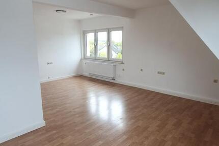 2 Zimmer Wohnung - Erstbezug nach umfassender Renovierung zimmer