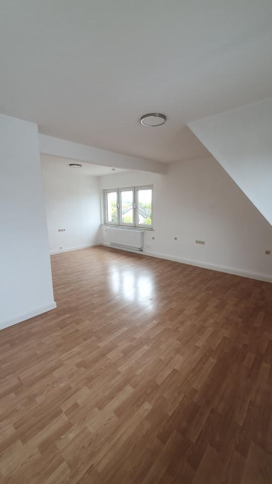2 Zimmer Wohnung - Erstbezug nach umfassender Renovierung zimmer