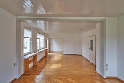 Großzügig und hell, 4-Zimmer, 2 Balkone in ruhigem 2-Familienhaus 4 zimmer