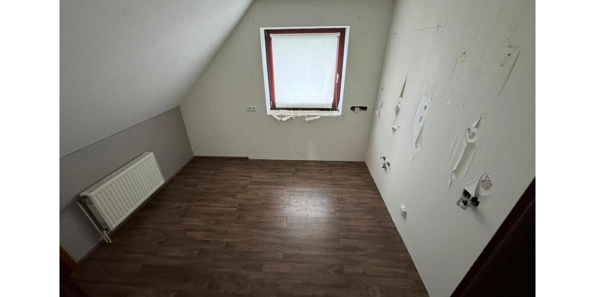 Etagenwohnung Lengede - 7 Zimmer, 151 m&sup2;, 1.200&euro; | Angebot:26181080