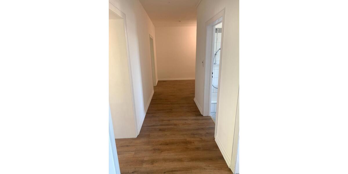 Etagenwohnung Mönchengladbach Süd - 3 Zimmer, 111 m&sup2;, 1.000&euro; | Angebot:26421997