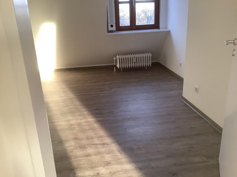 Frisch renovierte 2-Zimmer-Wohnung mit Ausblick zimmer