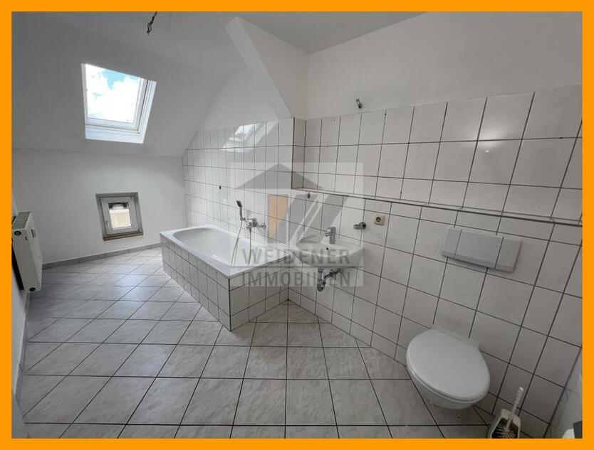 Preiswerte 2 DG-Zimmer Wohnung im Zentrum von Weida!