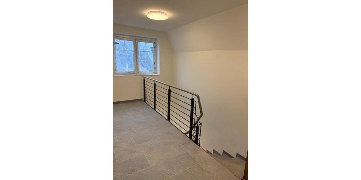 Dachgeschoßwohnung Brackel - 4 Zimmer, 95 m&sup2;, 1.470&euro; | Angebot:23766383