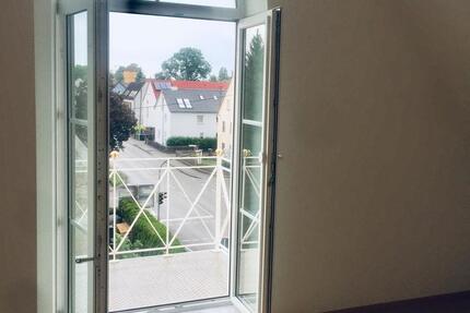 2-Zimmer Dachgeschoss Appartement mit Balkon und Wohndiele zimmer