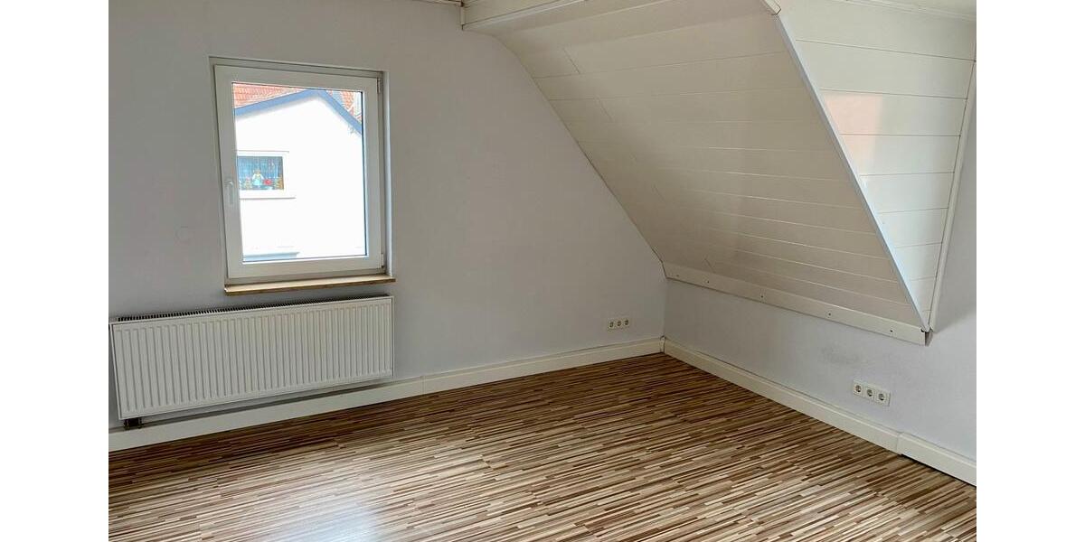 Dachgeschoßwohnung Hargesheim - 3 Zimmer, 75 m&sup2;, 830&euro; | Angebot:26041431