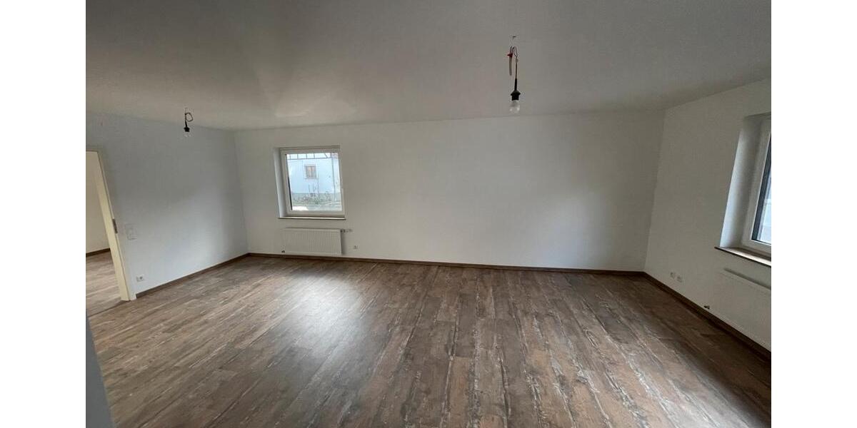 Erdgeschoßwohnung Brackenheim - 3 Zimmer, 110 m&sup2;, 1.300&euro; | Angebot:24638374