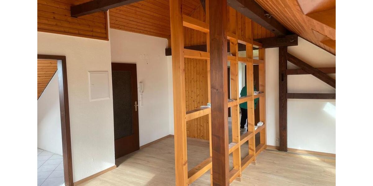 Dachgeschoßwohnung Ottersweier - 2 Zimmer, 72 m&sup2;, 850&euro; | Angebot:25131328