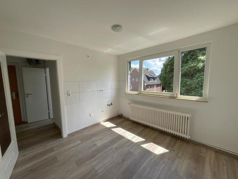 Gepflegte 2-Zimmer-Wohnung im Dachgeschoss mit Dusche in Wilhelmshaven City