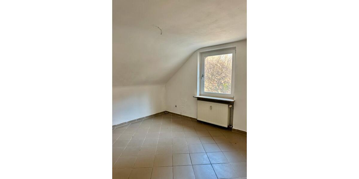 Dachgeschoßwohnung Bad Dürkheim - 5 Zimmer, 100 m&sup2;, 950&euro; | Angebot:26638273
