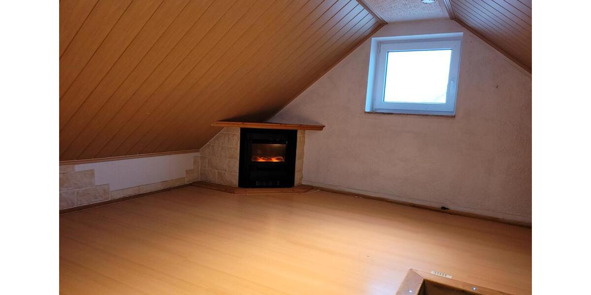 Dachgeschoßwohnung Drei Gleichen - 2.5 Zimmer, 70 m&sup2;, 540&euro; | Angebot:26483246