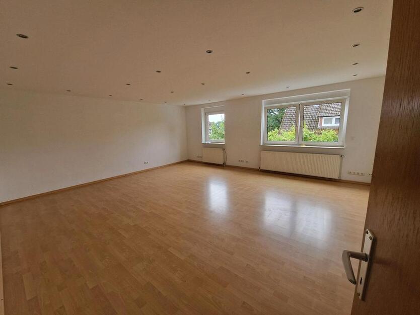Bordenau-Großzügige 4-Zimmer-Wohnung mit Balkon