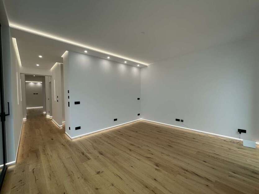 Mit dem Aufzug direkt in die TraumWohnung am Zwenkauer See!